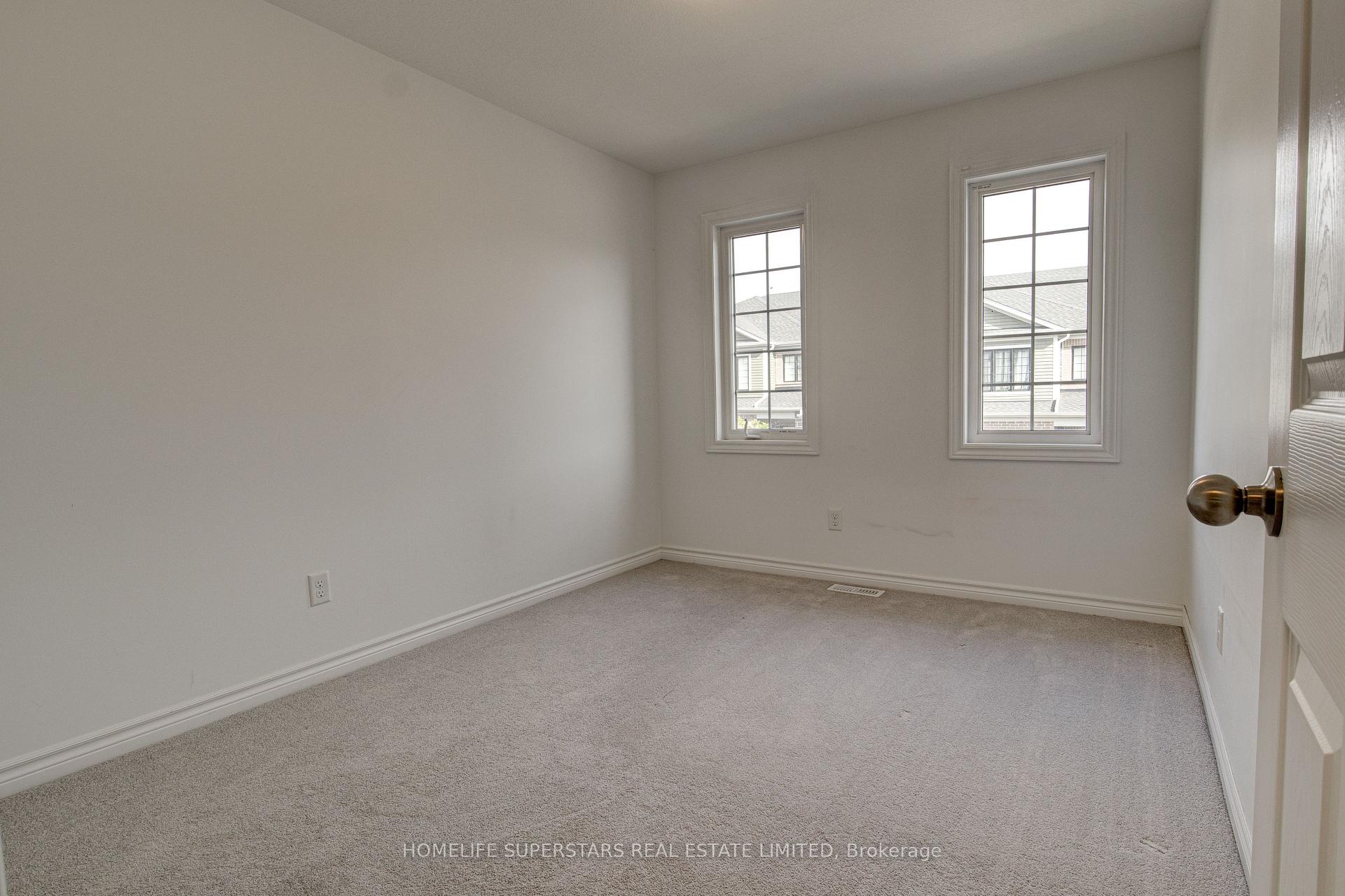 Photo 34 of 33 Woodedge Circle, Kitchener, Huron Park — HOMEH