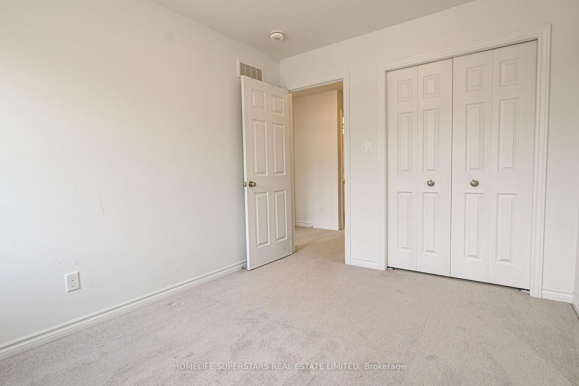 Photo 35 of 33 Woodedge Circle, Kitchener, Huron Park — HOMEH