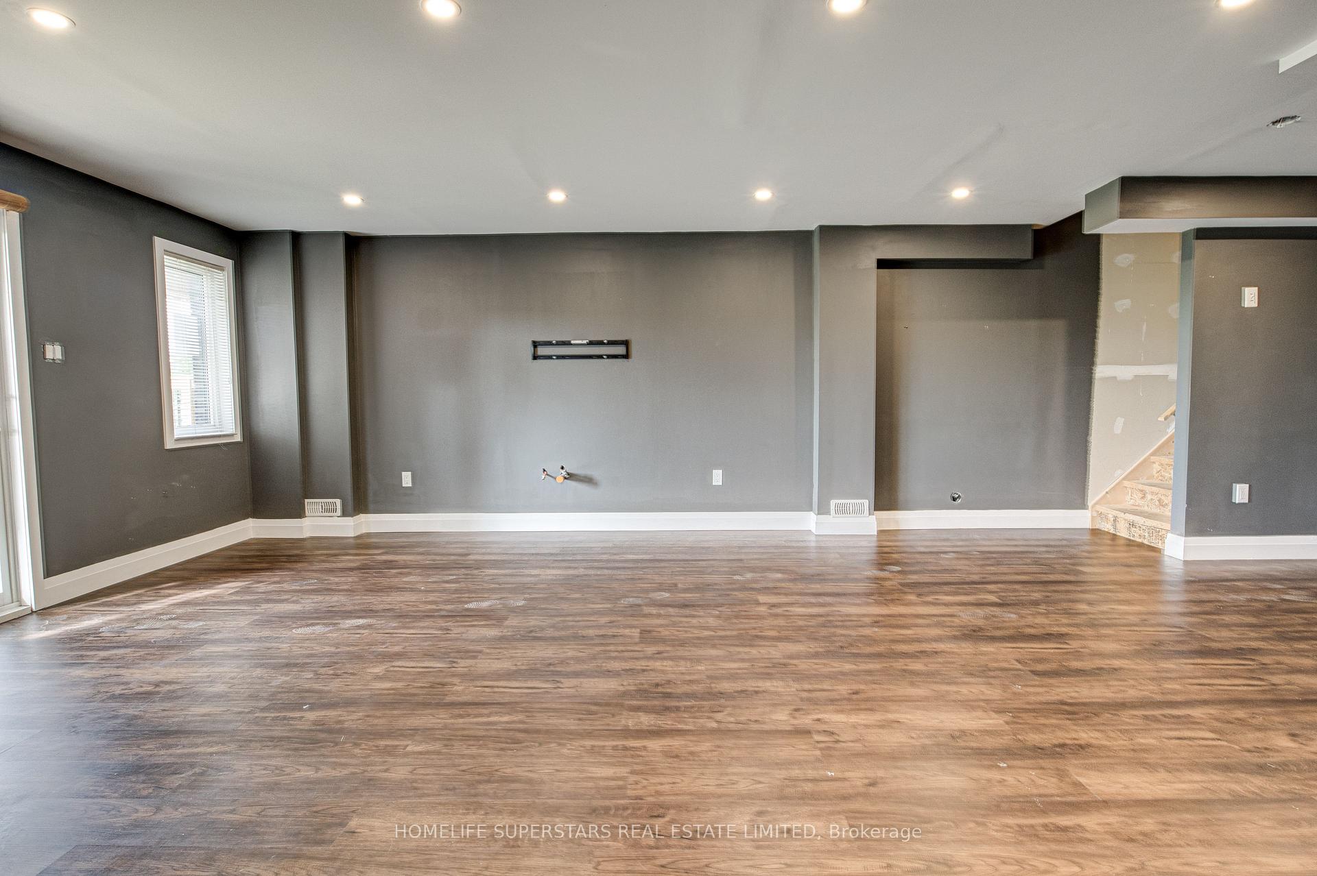 Photo 38 of 33 Woodedge Circle, Kitchener, Huron Park — HOMEH