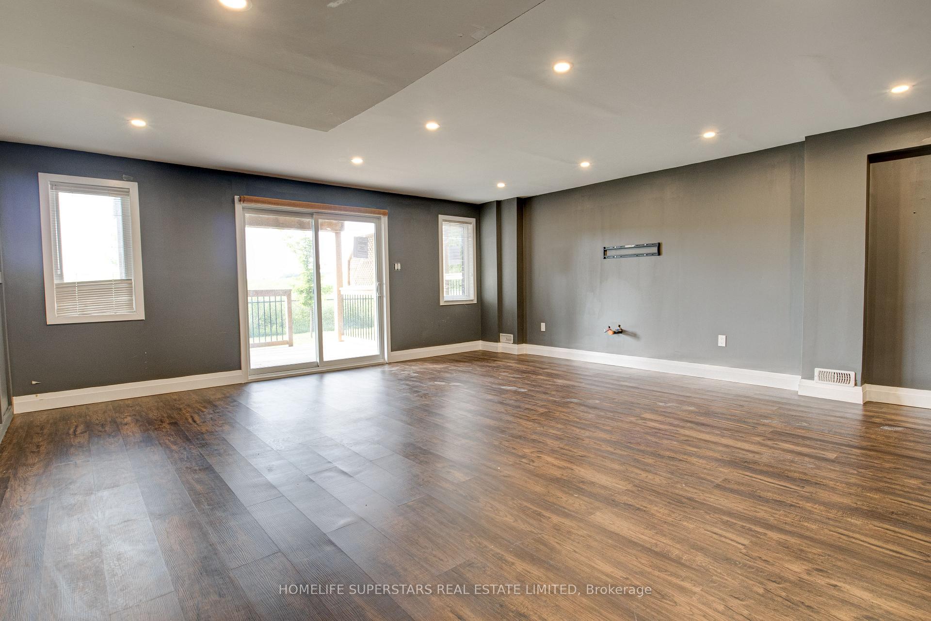 Photo 39 of 33 Woodedge Circle, Kitchener, Huron Park — HOMEH