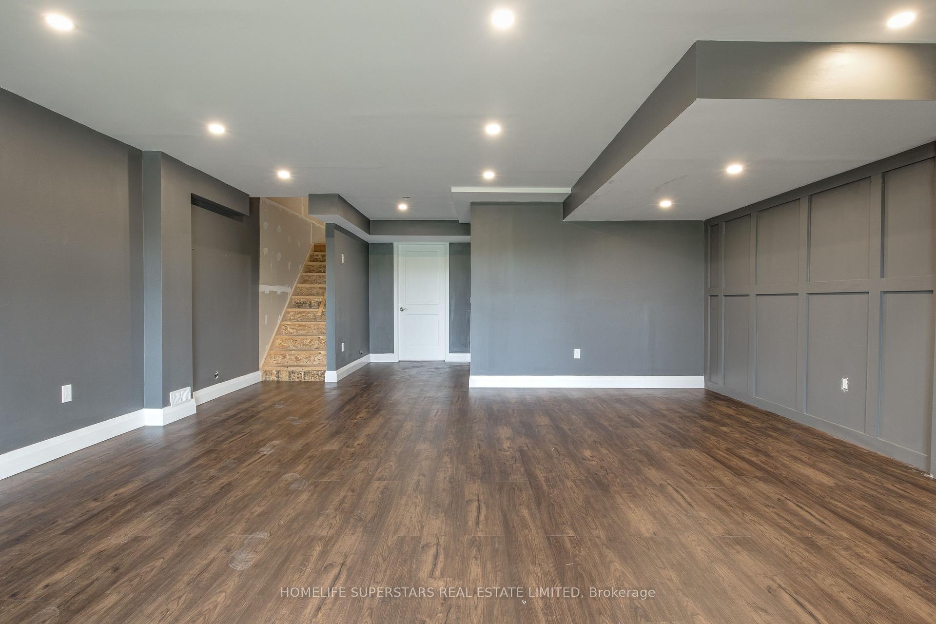 Photo 40 of 33 Woodedge Circle, Kitchener, Huron Park — HOMEH