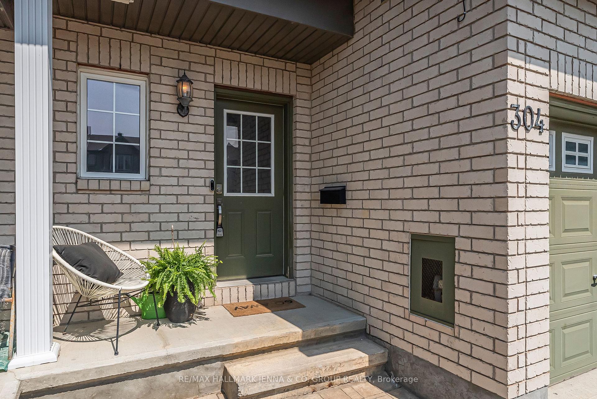Photo 2 of 304 Brigitta Street, Ottawa, Kanata - Emerald Meadows/Trailwest — HOMEH