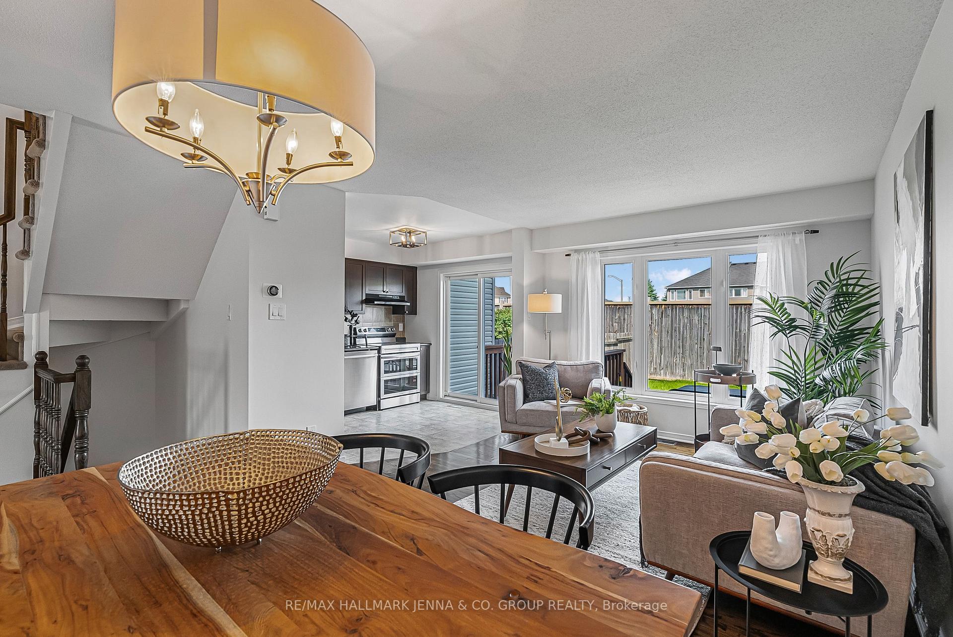 Photo 7 of 304 Brigitta Street, Ottawa, Kanata - Emerald Meadows/Trailwest — HOMEH