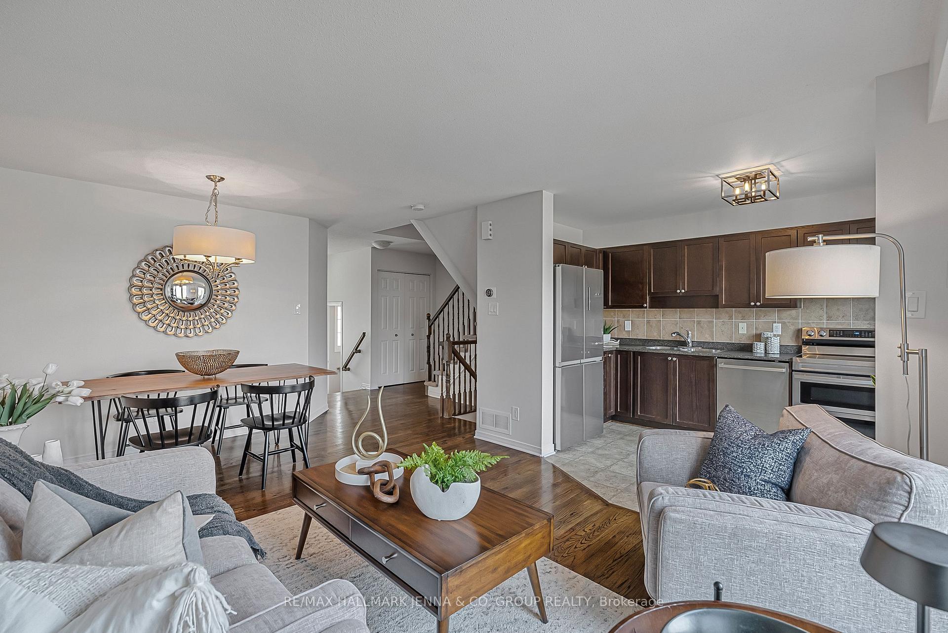 Photo 10 of 304 Brigitta Street, Ottawa, Kanata - Emerald Meadows/Trailwest — HOMEH