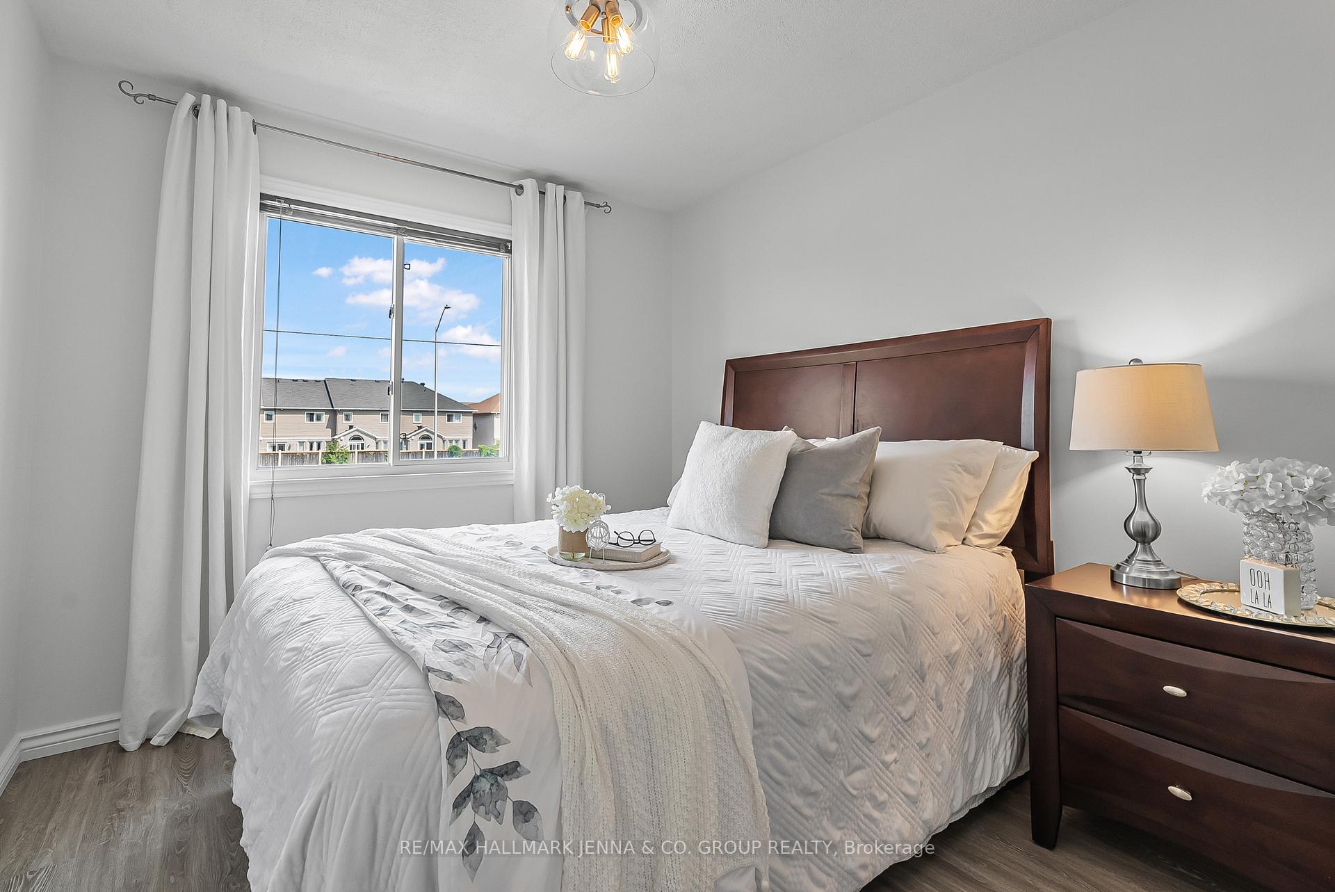 Photo 21 of 304 Brigitta Street, Ottawa, Kanata - Emerald Meadows/Trailwest — HOMEH
