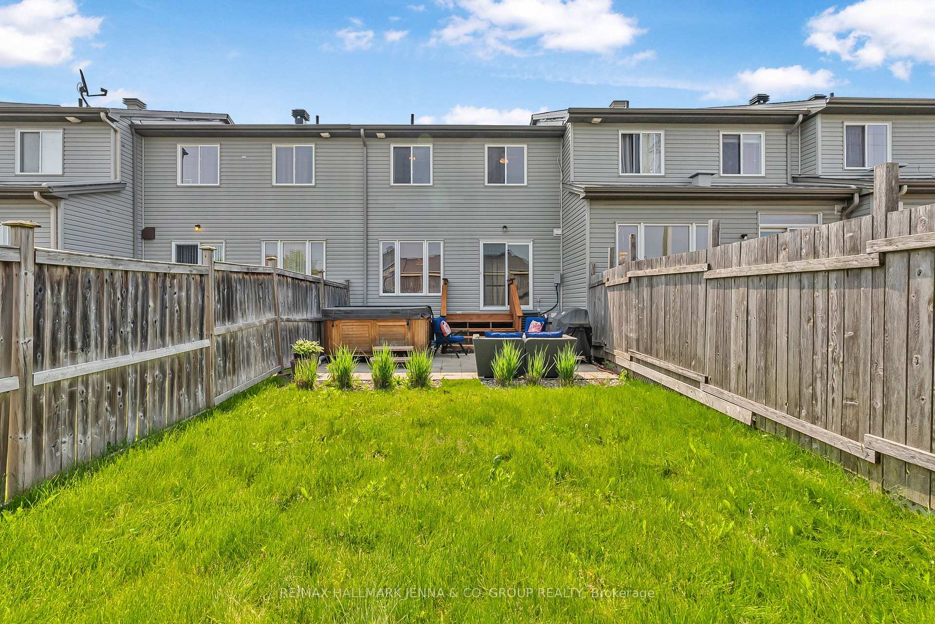Photo 33 of 304 Brigitta Street, Ottawa, Kanata - Emerald Meadows/Trailwest — HOMEH
