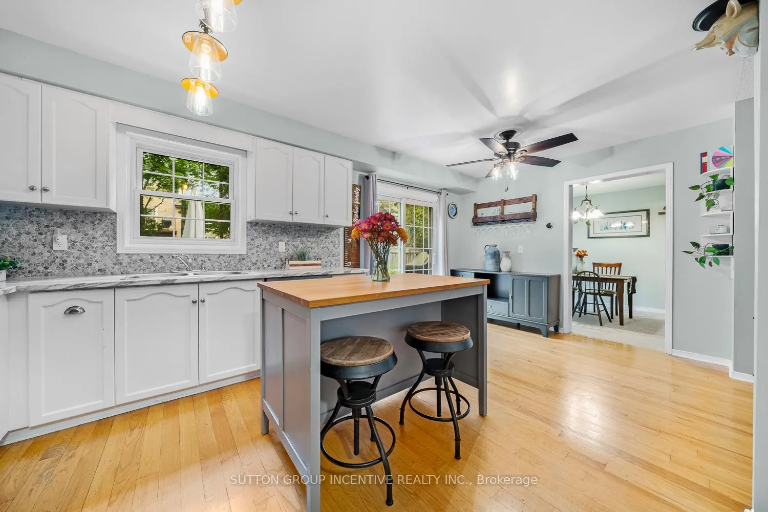Photo 16 of 18 Heritage Road, Innisfil, Cookstown — HOMEH