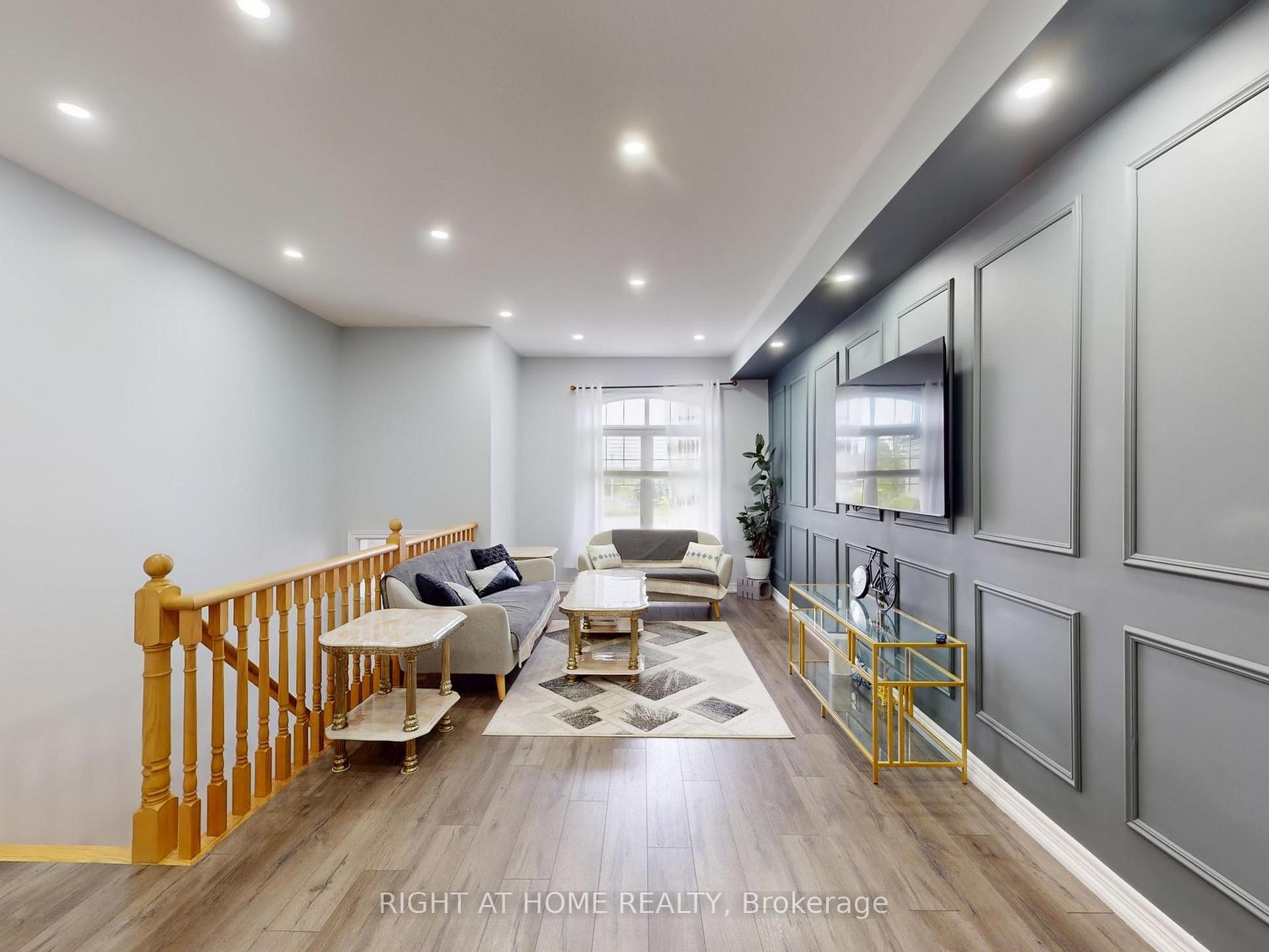 Photo 3 of 168 Dundas Way N, Markham, Greensborough — HOMEH