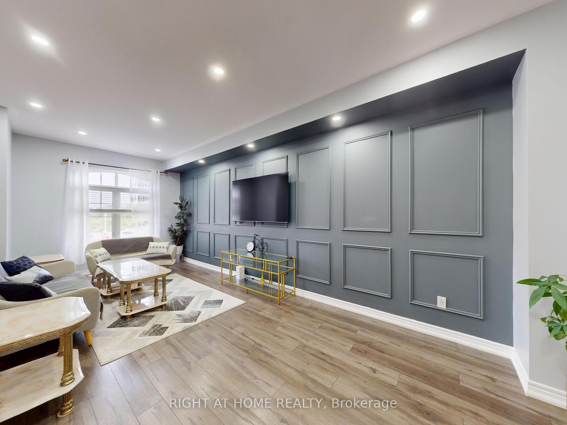 Photo 4 of 168 Dundas Way N, Markham, Greensborough — HOMEH
