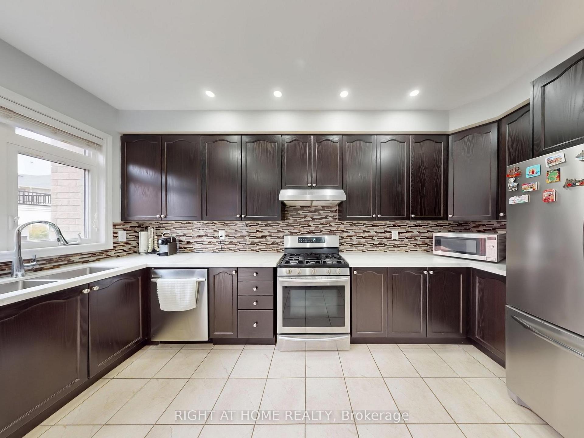 Photo 6 of 168 Dundas Way N, Markham, Greensborough — HOMEH
