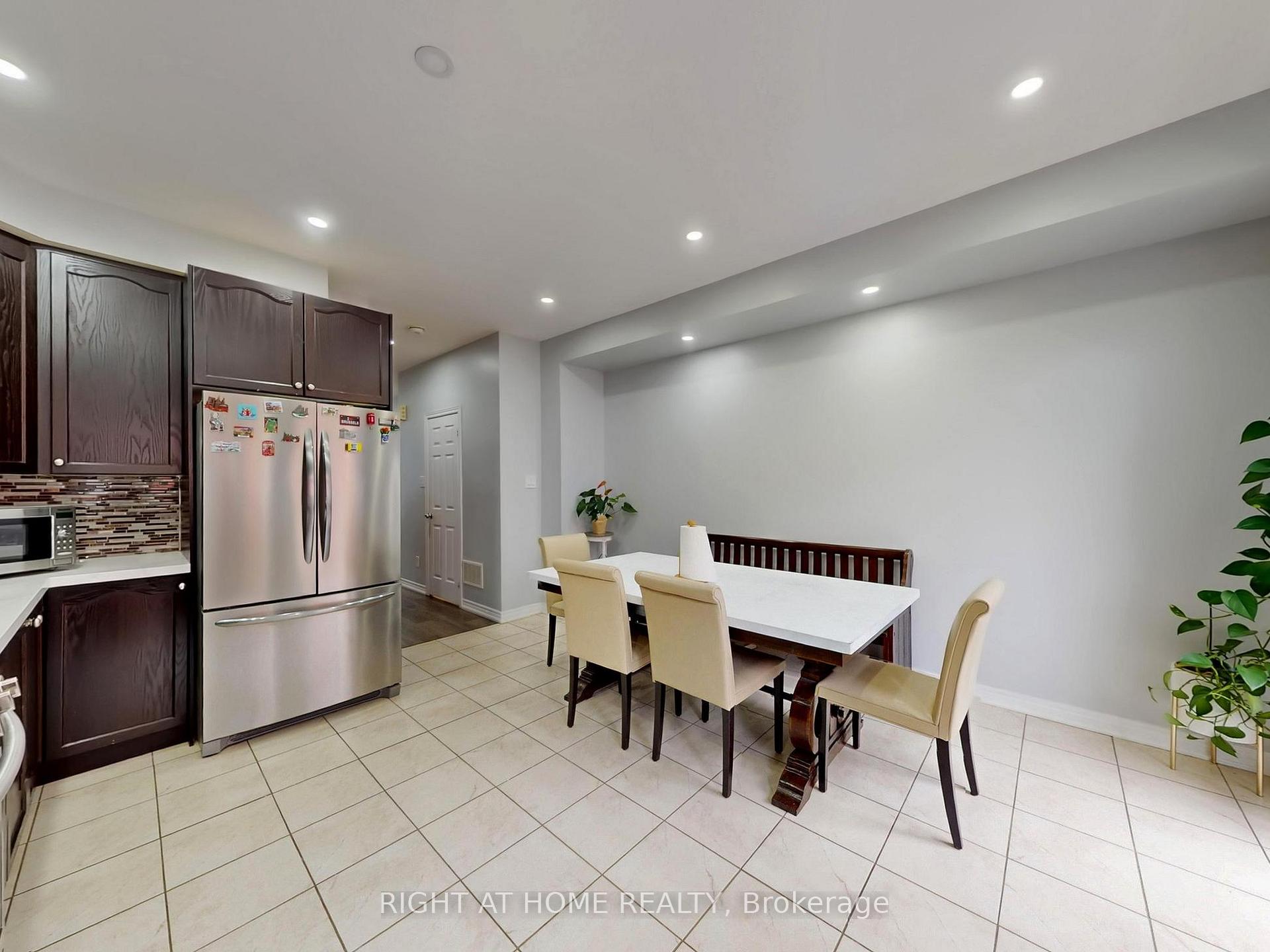 Photo 9 of 168 Dundas Way N, Markham, Greensborough — HOMEH