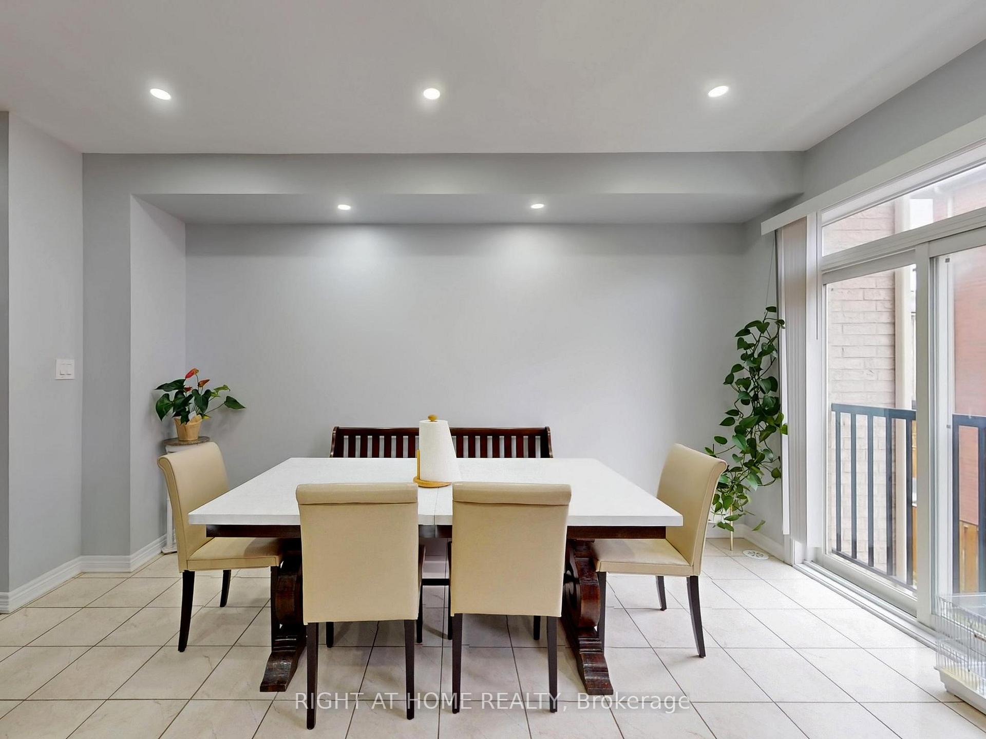 Photo 12 of 168 Dundas Way N, Markham, Greensborough — HOMEH