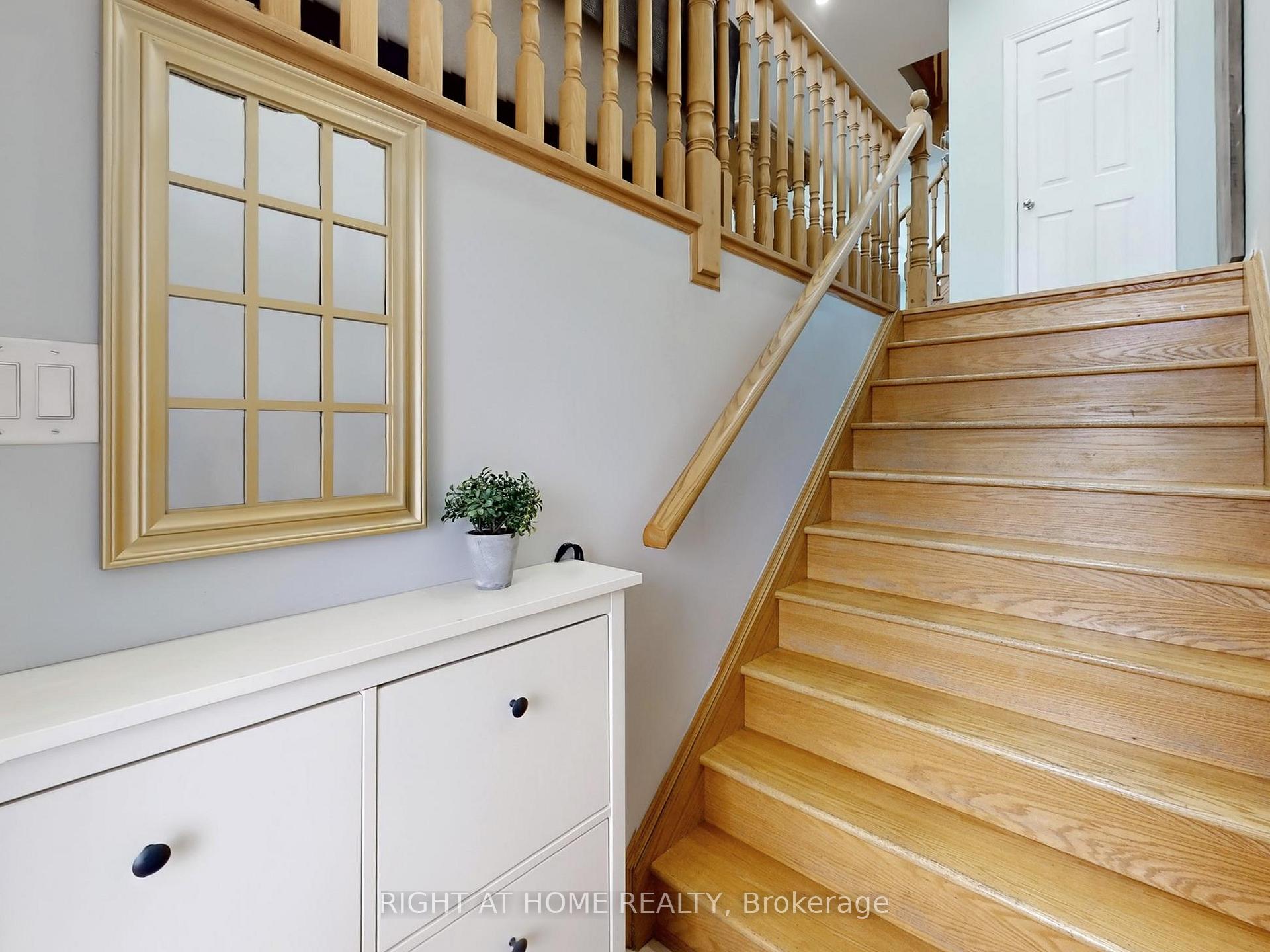 Photo 15 of 168 Dundas Way N, Markham, Greensborough — HOMEH
