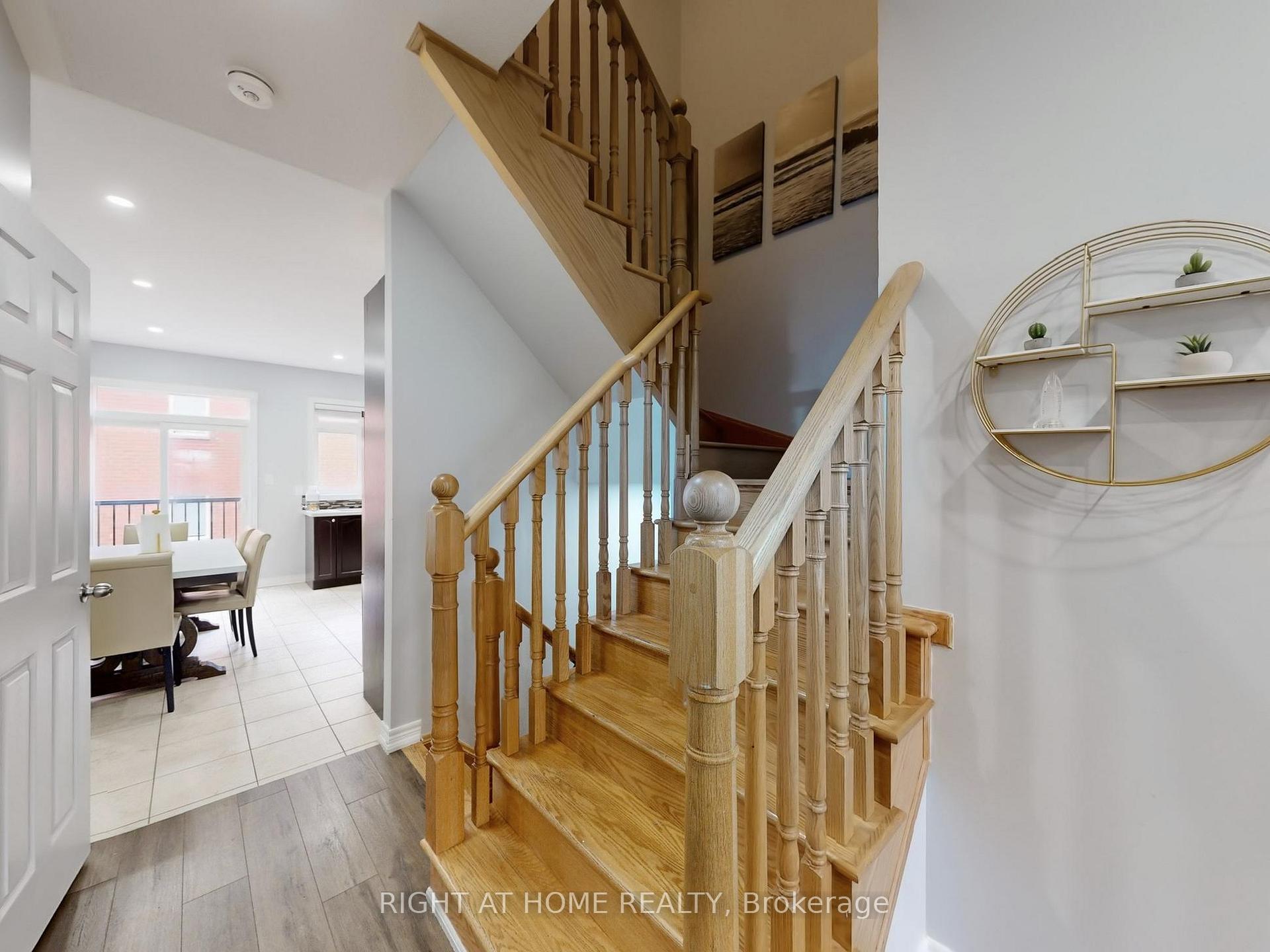 Photo 18 of 168 Dundas Way N, Markham, Greensborough — HOMEH