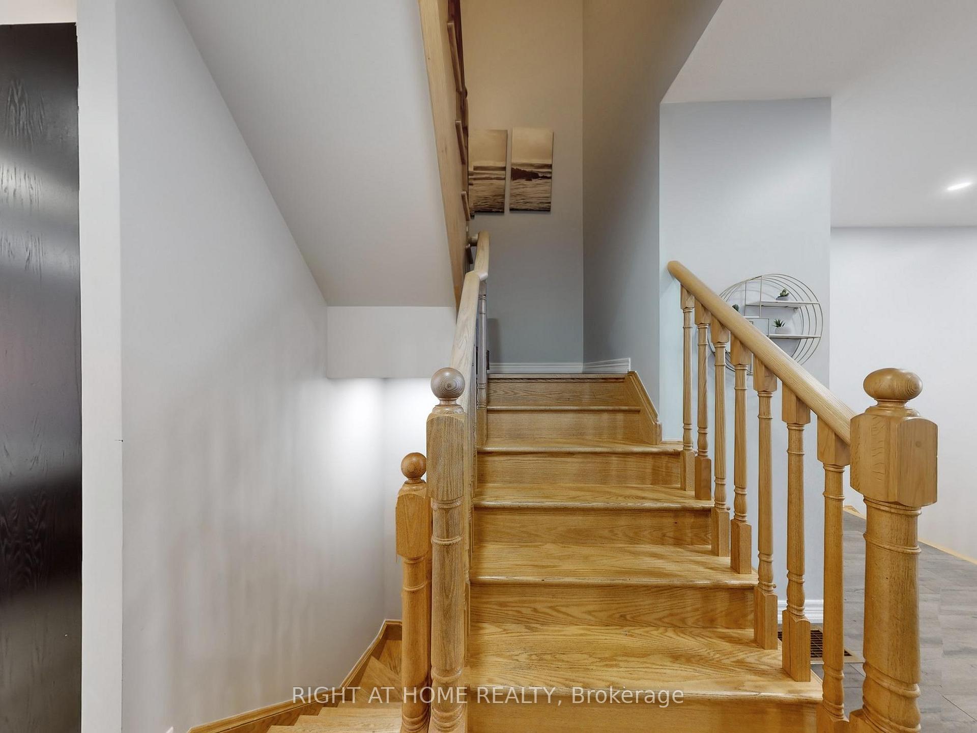 Photo 19 of 168 Dundas Way N, Markham, Greensborough — HOMEH
