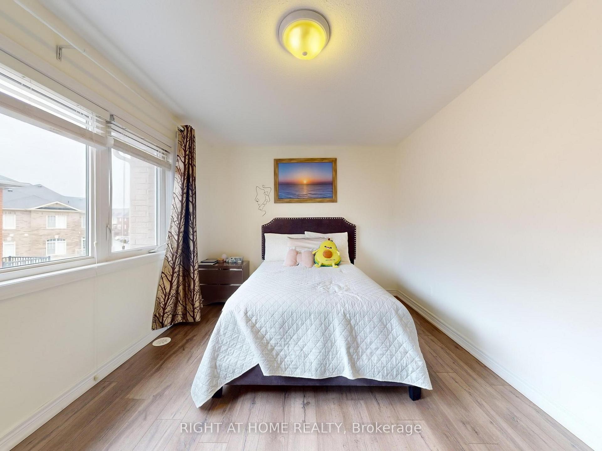 Photo 23 of 168 Dundas Way N, Markham, Greensborough — HOMEH