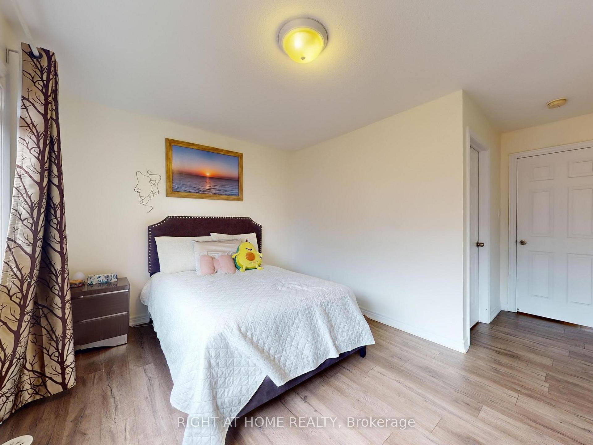 Photo 24 of 168 Dundas Way N, Markham, Greensborough — HOMEH