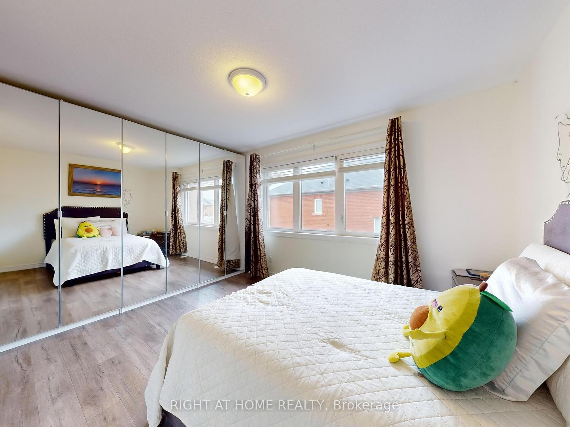 Photo 25 of 168 Dundas Way N, Markham, Greensborough — HOMEH