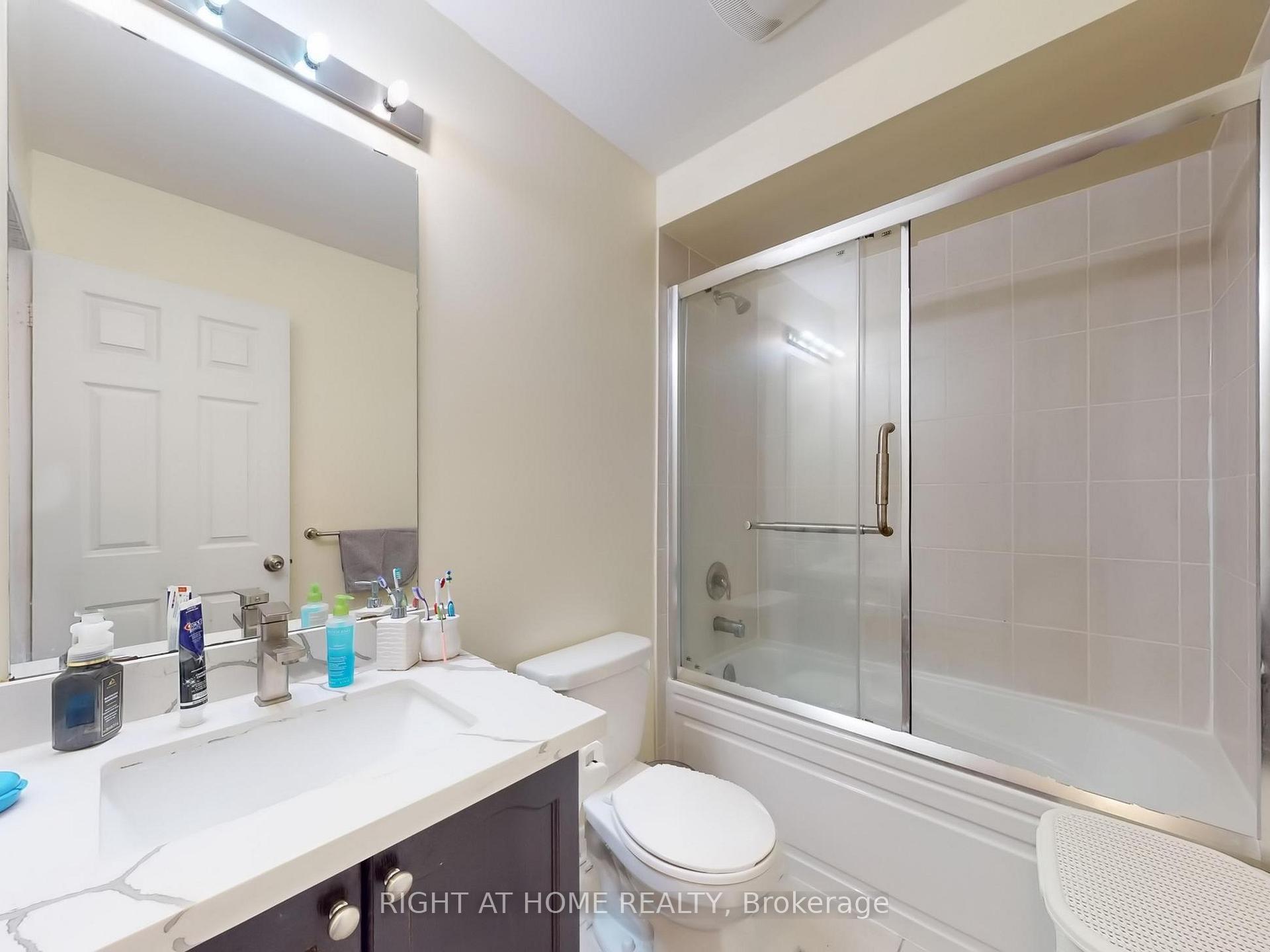 Photo 32 of 168 Dundas Way N, Markham, Greensborough — HOMEH
