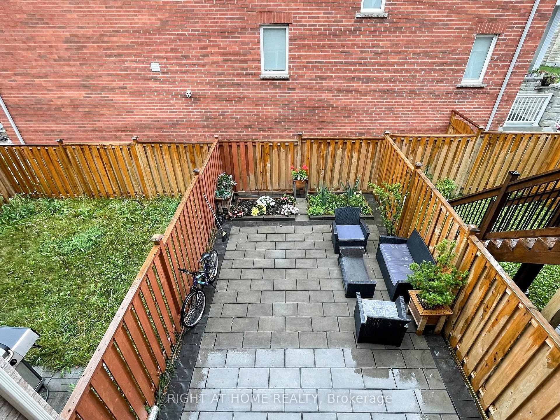 Photo 40 of 168 Dundas Way N, Markham, Greensborough — HOMEH