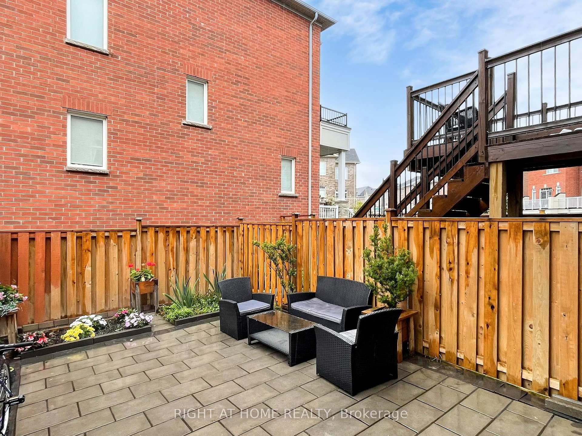 Photo 42 of 168 Dundas Way N, Markham, Greensborough — HOMEH