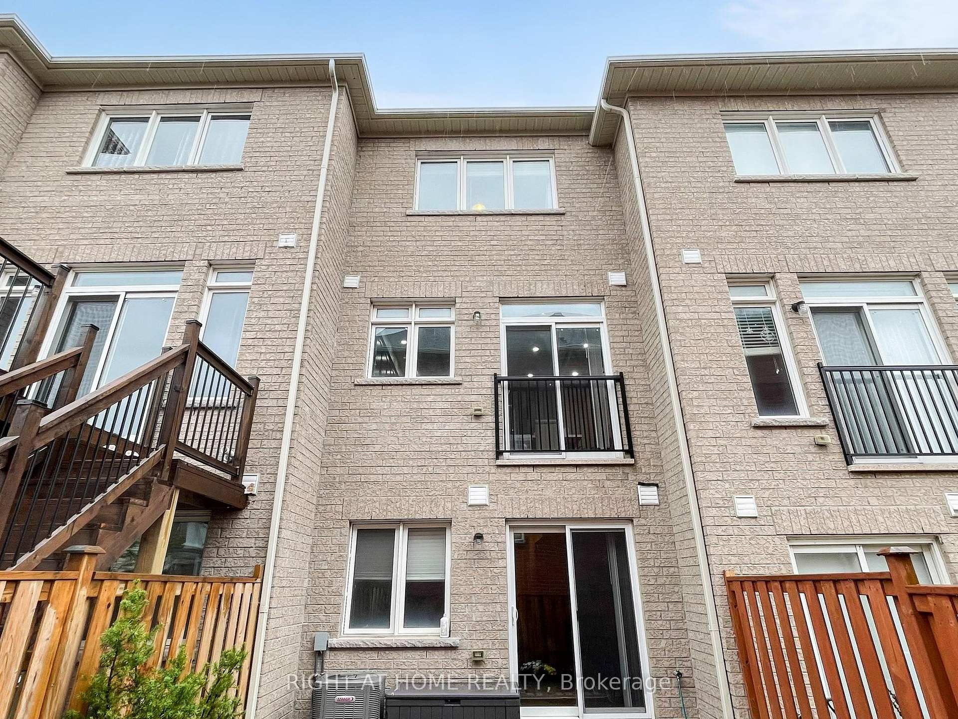 Photo 43 of 168 Dundas Way N, Markham, Greensborough — HOMEH