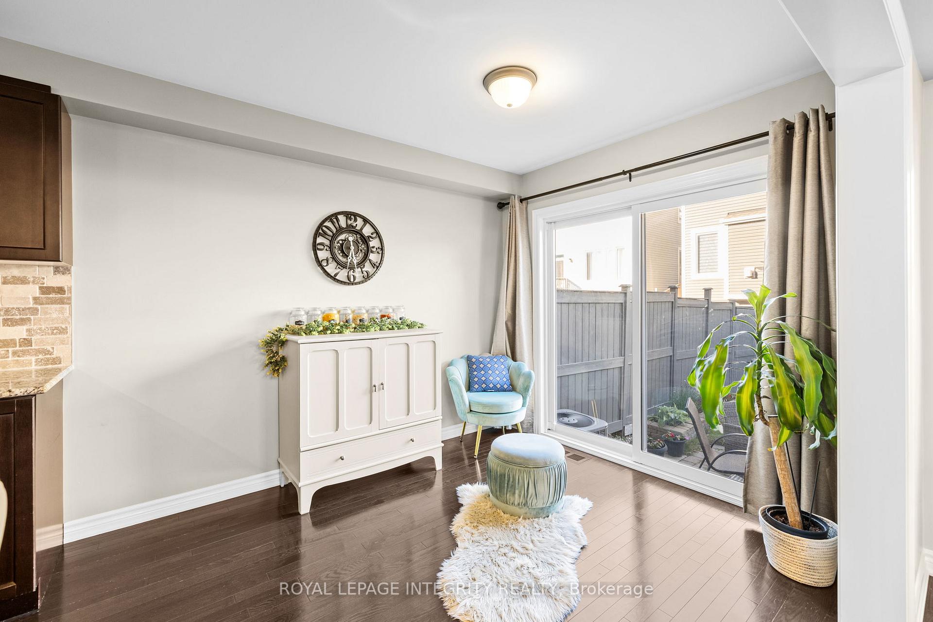 Photo 9 of 534 Meadowcreek Circle, Ottawa, Kanata - Emerald Meadows/Trailwest — HOMEH