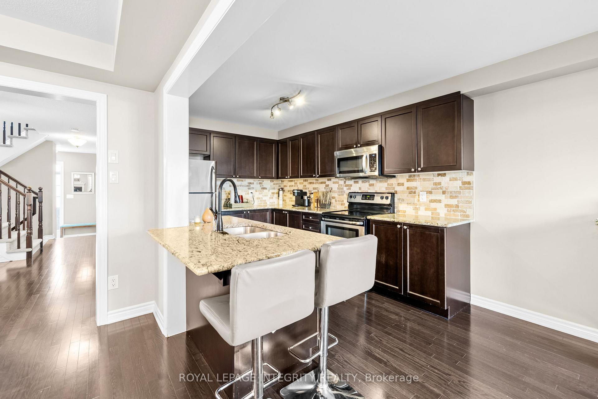 Photo 10 of 534 Meadowcreek Circle, Ottawa, Kanata - Emerald Meadows/Trailwest — HOMEH