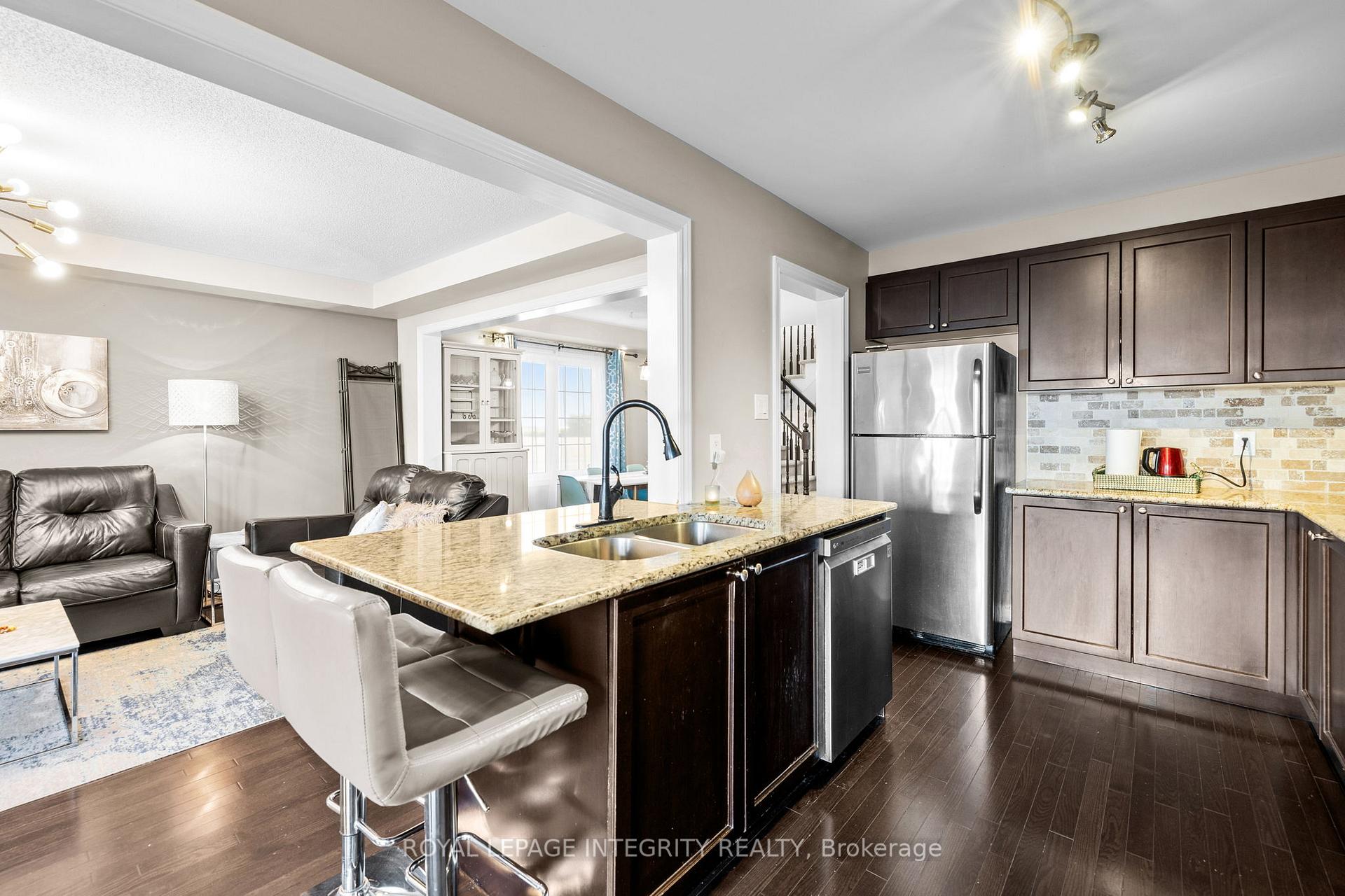 Photo 12 of 534 Meadowcreek Circle, Ottawa, Kanata - Emerald Meadows/Trailwest — HOMEH