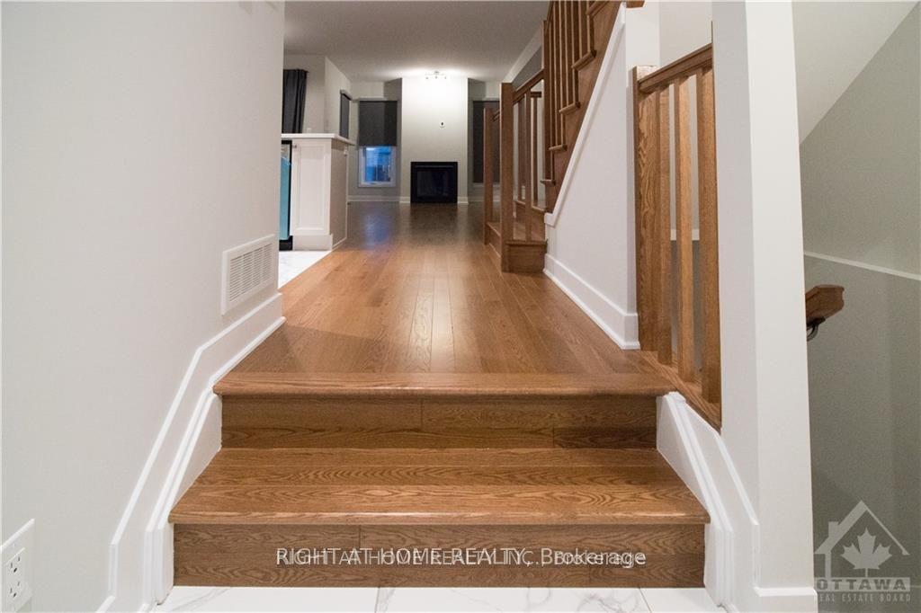 Photo 2 of 34 Plank Street, Ottawa, Kanata - Emerald Meadows/Trailwest — HOMEH