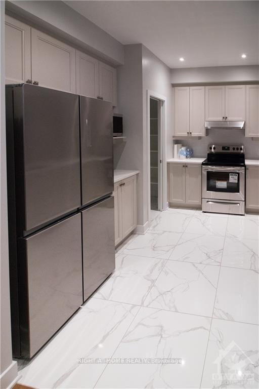 Photo 6 of 34 Plank Street, Ottawa, Kanata - Emerald Meadows/Trailwest — HOMEH