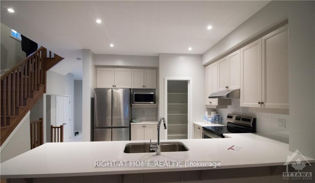 Photo 7 of 34 Plank Street, Ottawa, Kanata - Emerald Meadows/Trailwest — HOMEH