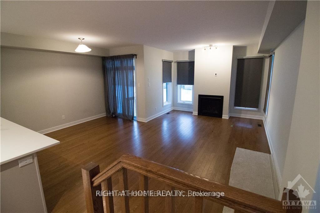 Photo 9 of 34 Plank Street, Ottawa, Kanata - Emerald Meadows/Trailwest — HOMEH