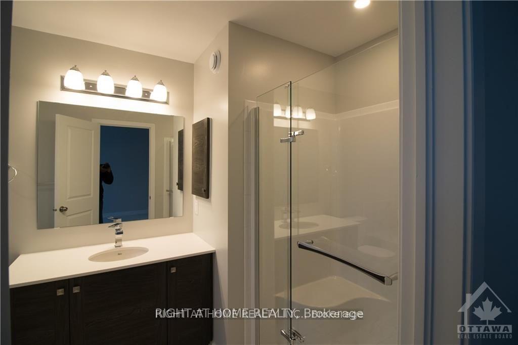 Photo 11 of 34 Plank Street, Ottawa, Kanata - Emerald Meadows/Trailwest — HOMEH