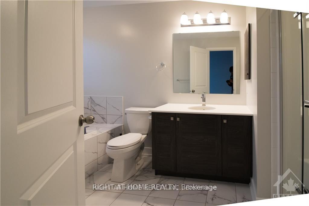 Photo 12 of 34 Plank Street, Ottawa, Kanata - Emerald Meadows/Trailwest — HOMEH