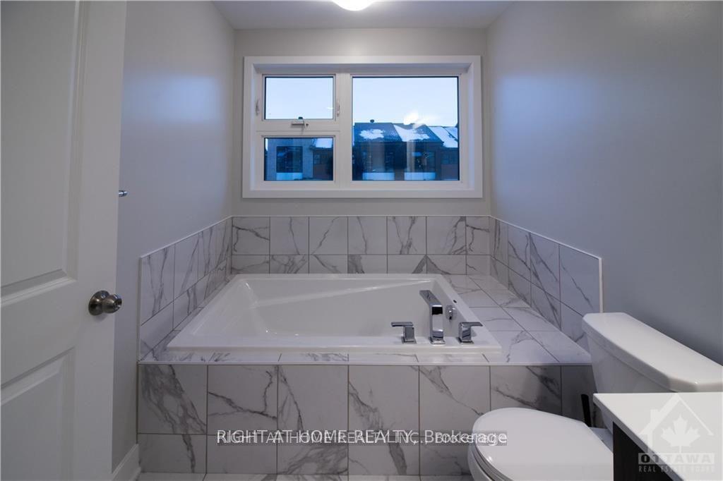 Photo 13 of 34 Plank Street, Ottawa, Kanata - Emerald Meadows/Trailwest — HOMEH