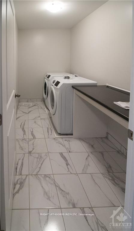 Photo 15 of 34 Plank Street, Ottawa, Kanata - Emerald Meadows/Trailwest — HOMEH