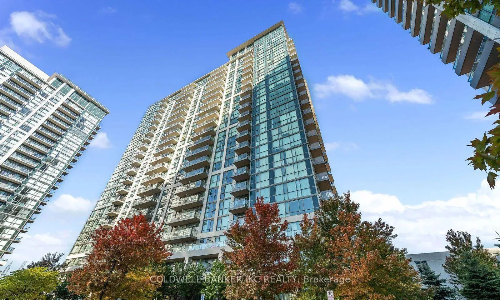 Front of Unit 1110, 339 Rathburn Road W