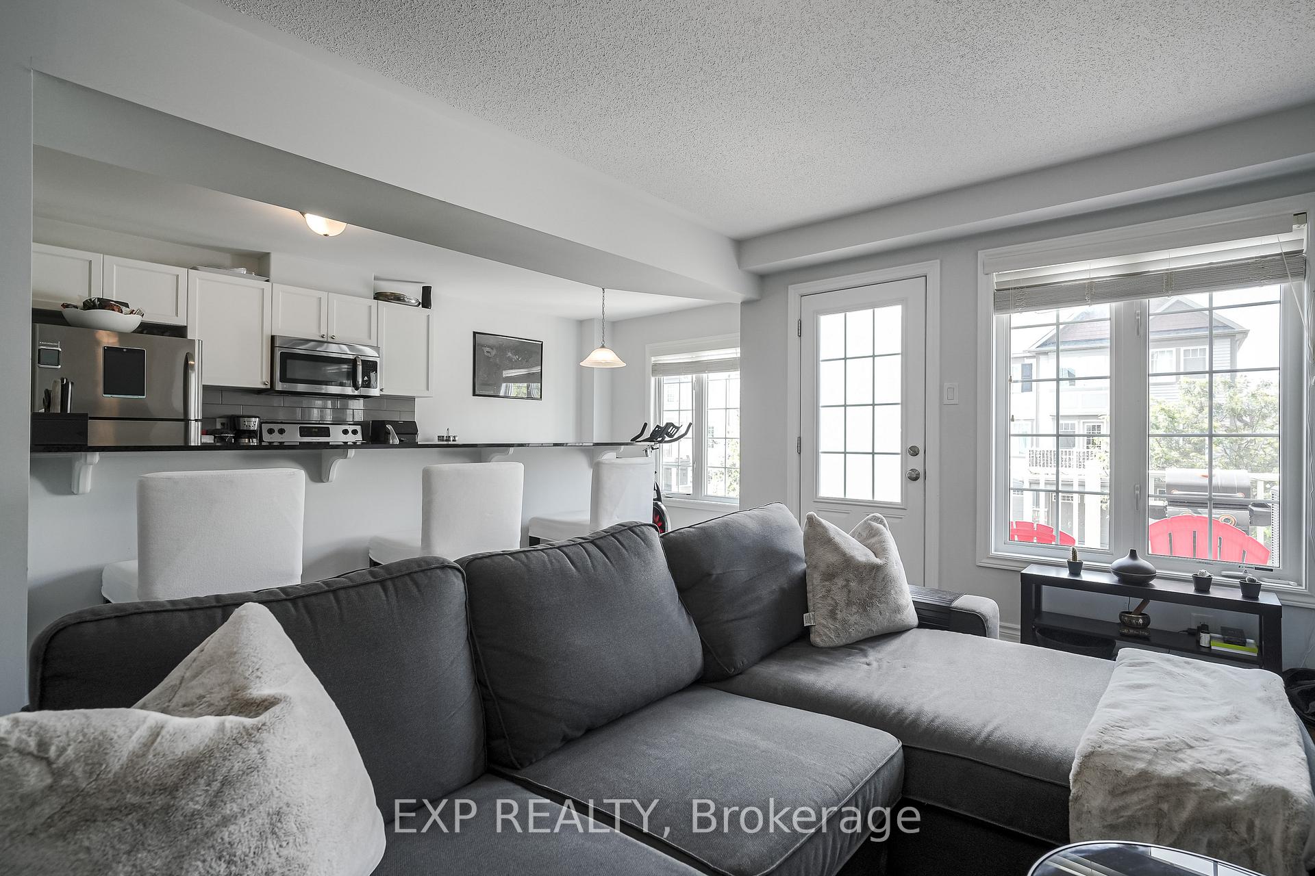 Photo 2 of 595 Foxlight Circle, Ottawa, Kanata - Emerald Meadows/Trailwest — HOMEH