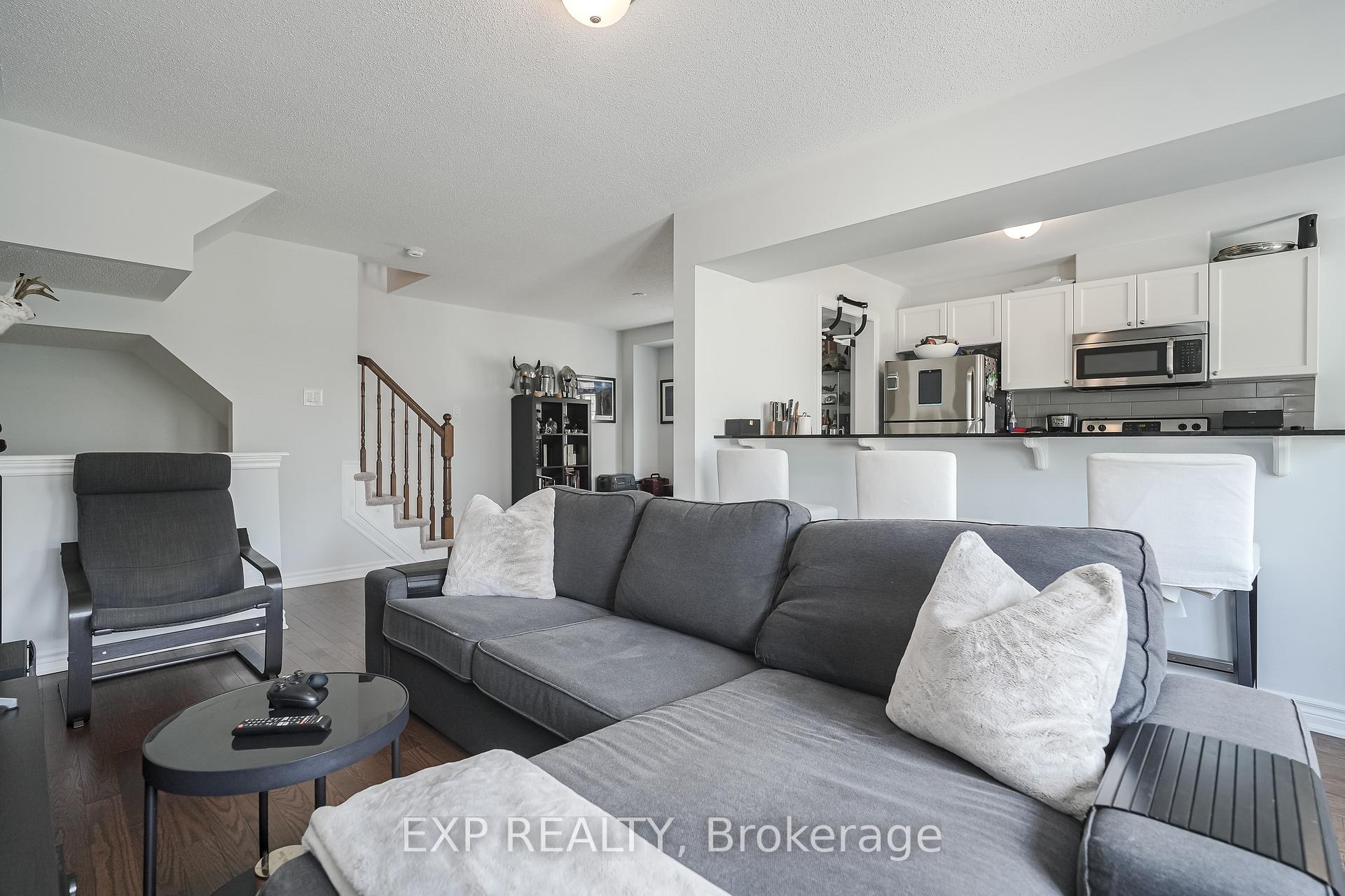 Photo 3 of 595 Foxlight Circle, Ottawa, Kanata - Emerald Meadows/Trailwest — HOMEH