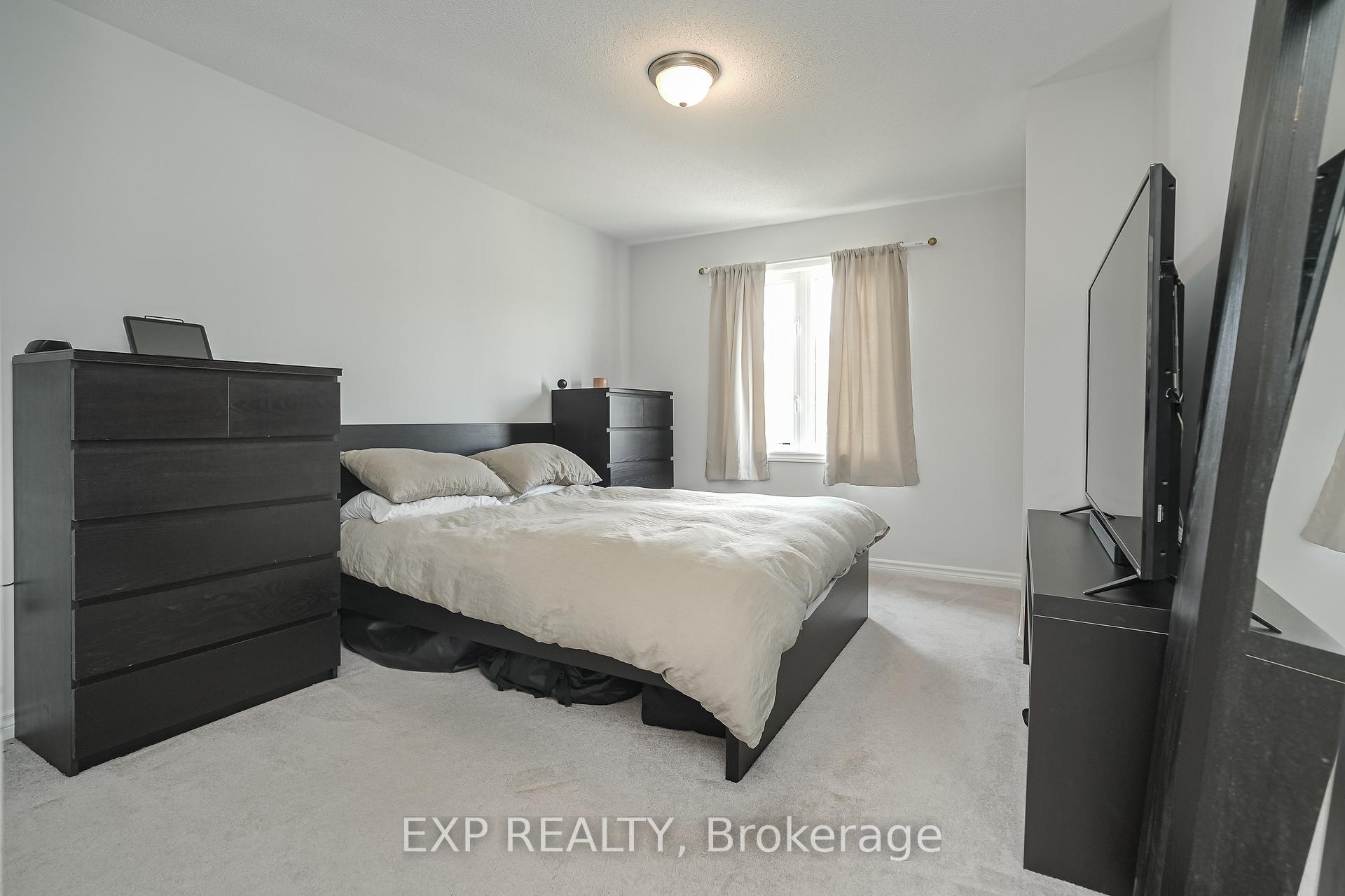Photo 7 of 595 Foxlight Circle, Ottawa, Kanata - Emerald Meadows/Trailwest — HOMEH