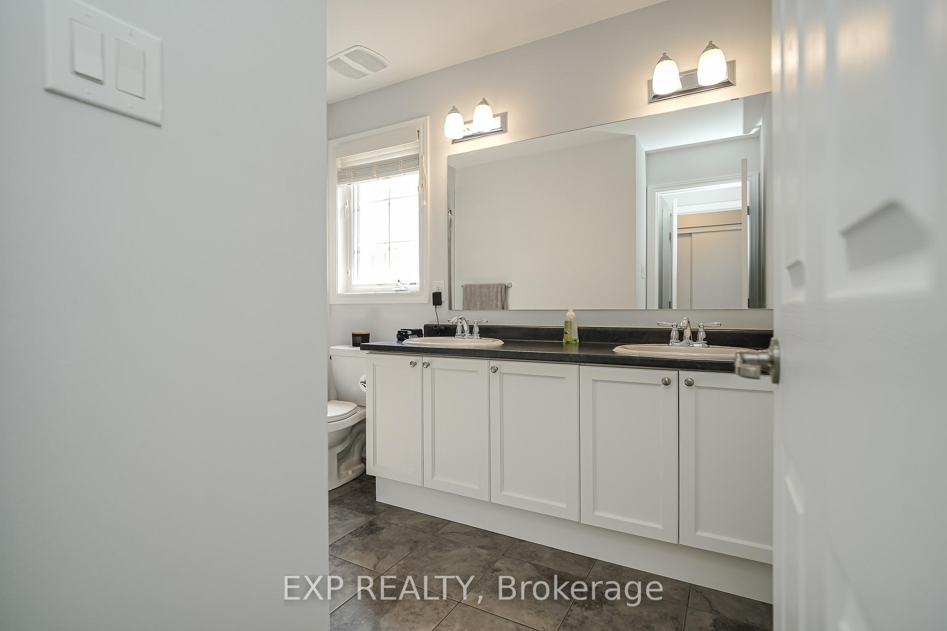 Photo 8 of 595 Foxlight Circle, Ottawa, Kanata - Emerald Meadows/Trailwest — HOMEH