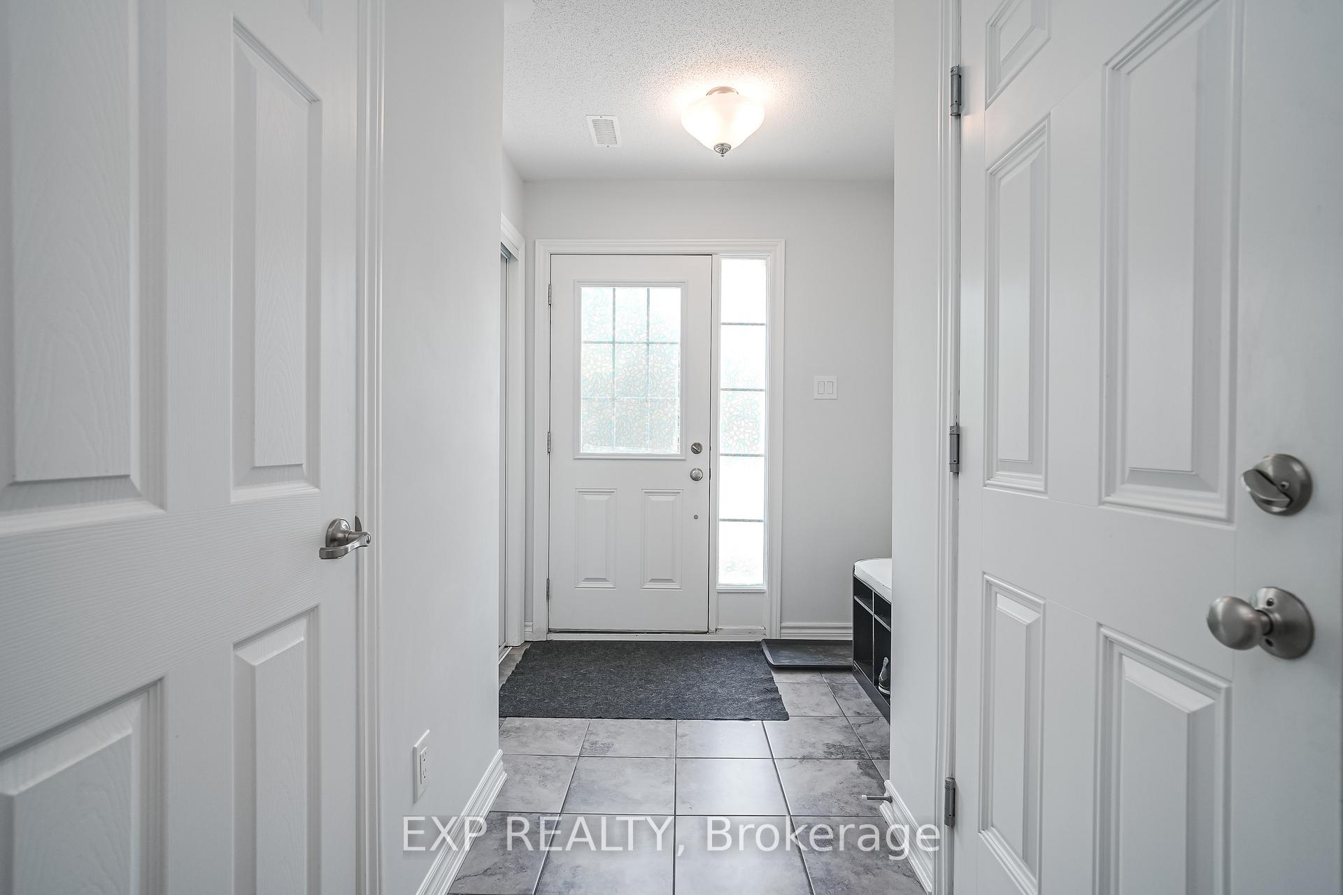 Photo 13 of 595 Foxlight Circle, Ottawa, Kanata - Emerald Meadows/Trailwest — HOMEH
