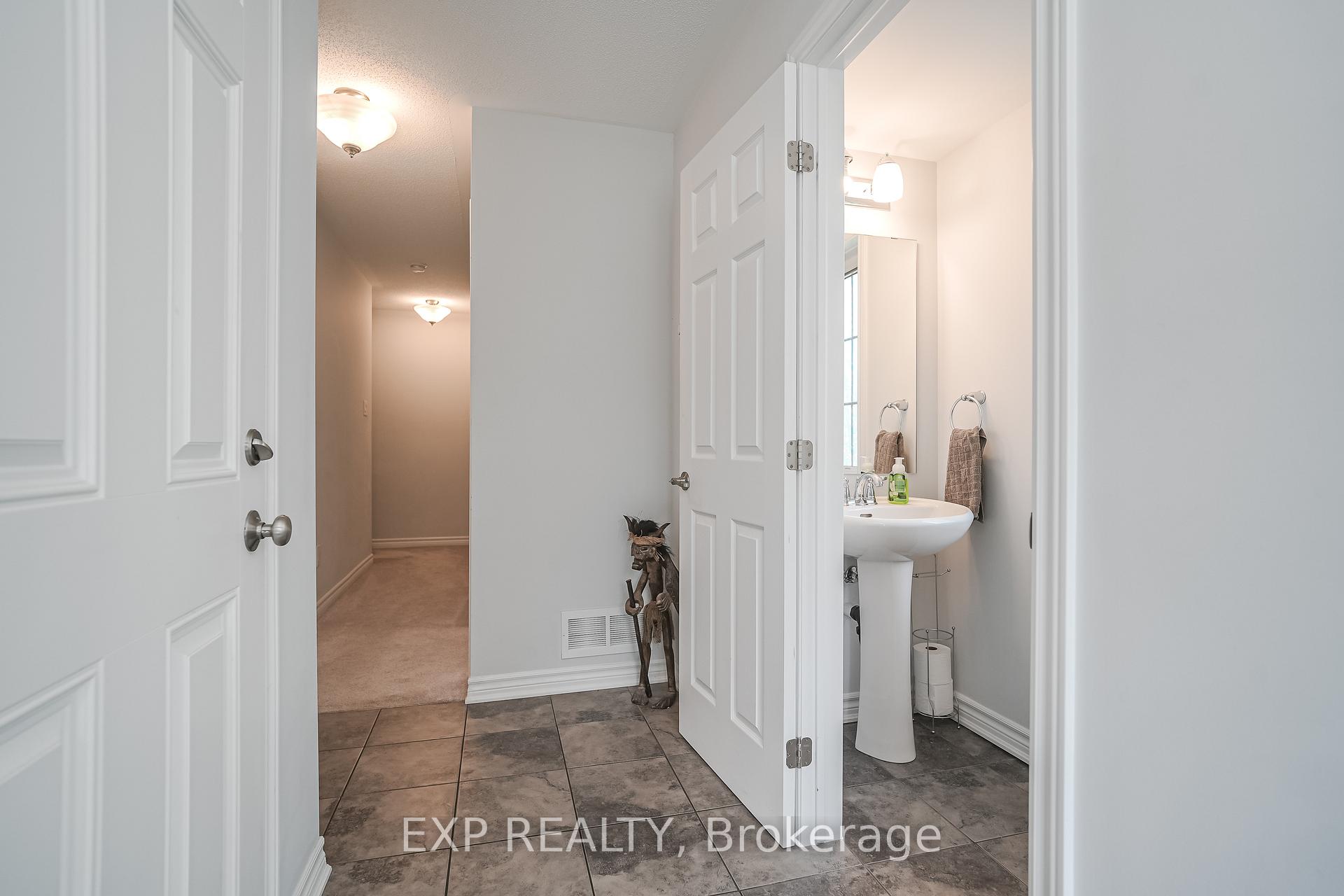 Photo 14 of 595 Foxlight Circle, Ottawa, Kanata - Emerald Meadows/Trailwest — HOMEH