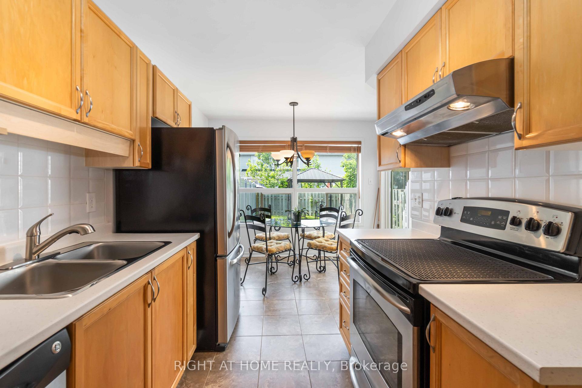 Photo 13 of 87 Cohen Avenue, Ottawa, Kanata - Katimavik — HOMEH