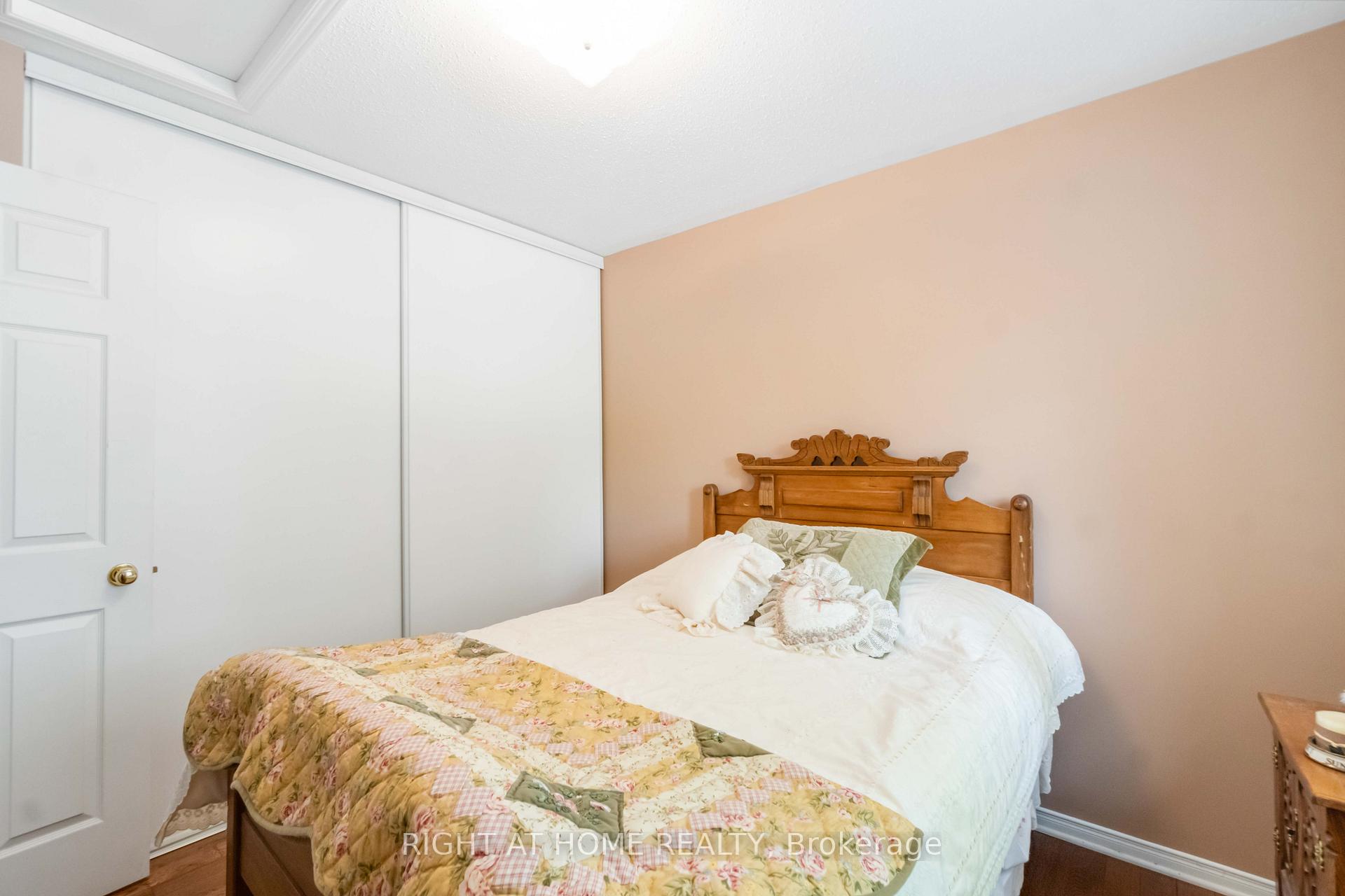 Photo 16 of 87 Cohen Avenue, Ottawa, Kanata - Katimavik — HOMEH