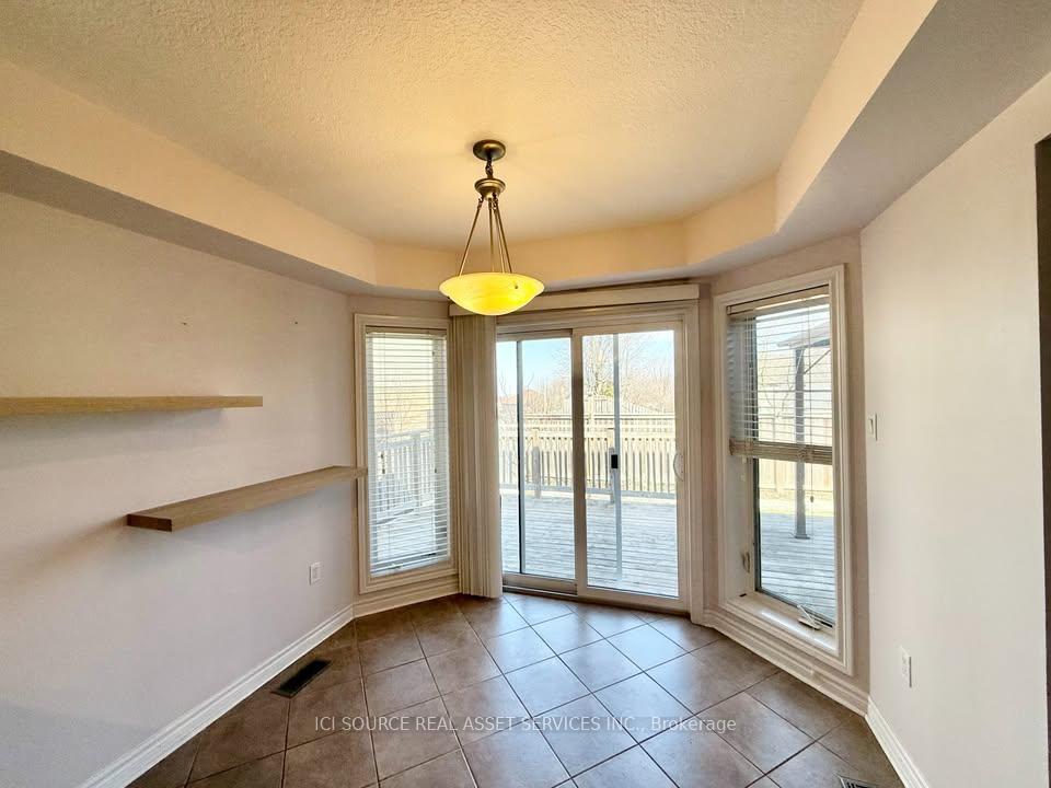 Photo 2 of 561 Isaiah Crescent, Kitchener, Larentian West — HOMEH