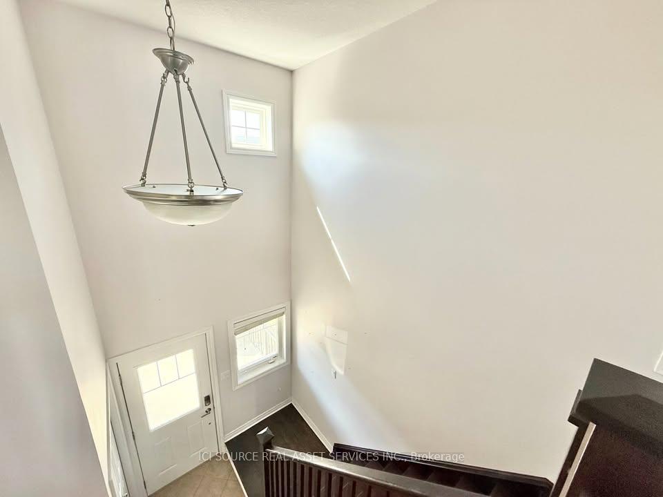 Photo 3 of 561 Isaiah Crescent, Kitchener, Larentian West — HOMEH