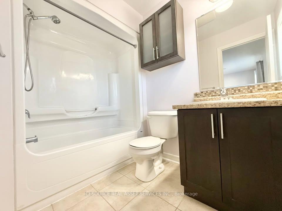 Photo 10 of 561 Isaiah Crescent, Kitchener, Larentian West — HOMEH