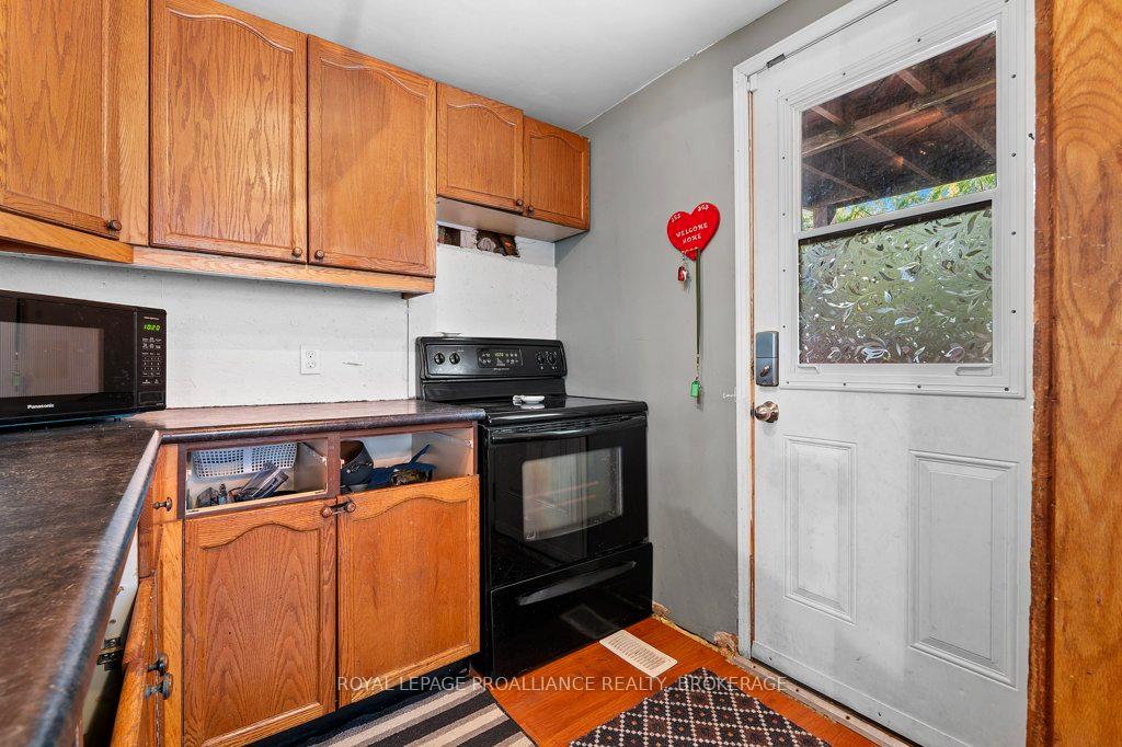 Photo 3 of 489 Alfred Street, Kingston, East of Sir John A. Blvd — HOMEH